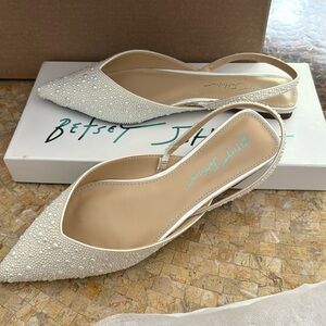 Betsy Johnson Vance pointed toe pearl flat